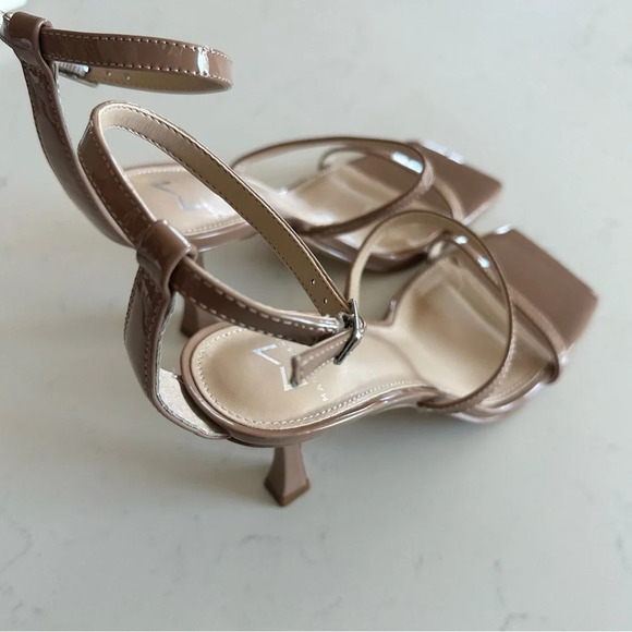 Marc Fisher Dalida Leather Buckle Strappy Sandals Size: 7.5 - Picture 5 of 7